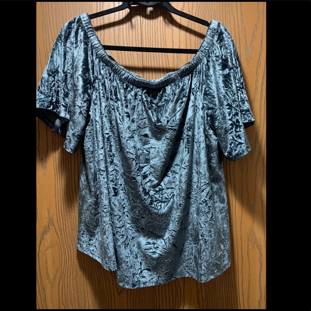 Knox Rose Off-Shoulder Top